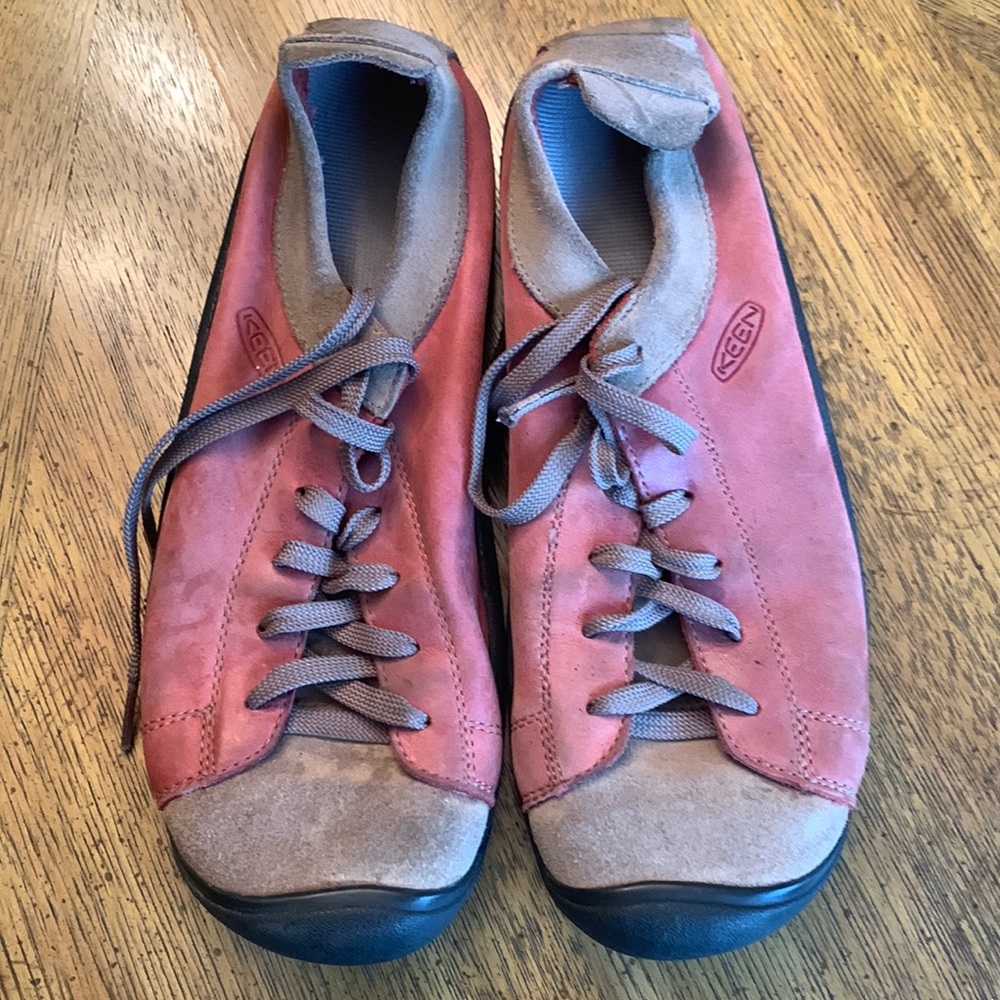 Keen laced hiking shoes